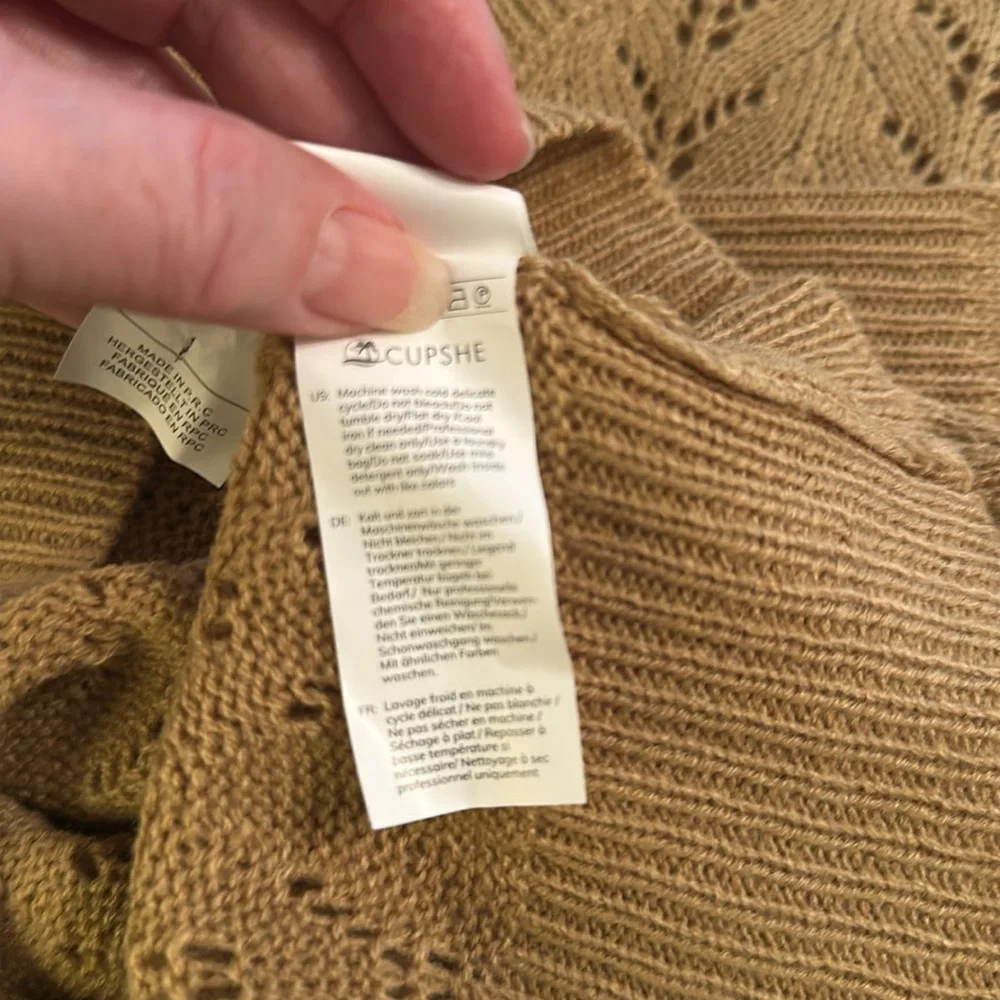 NWOT Cupshe deep v neck sweater size small - Picture 5 of 7